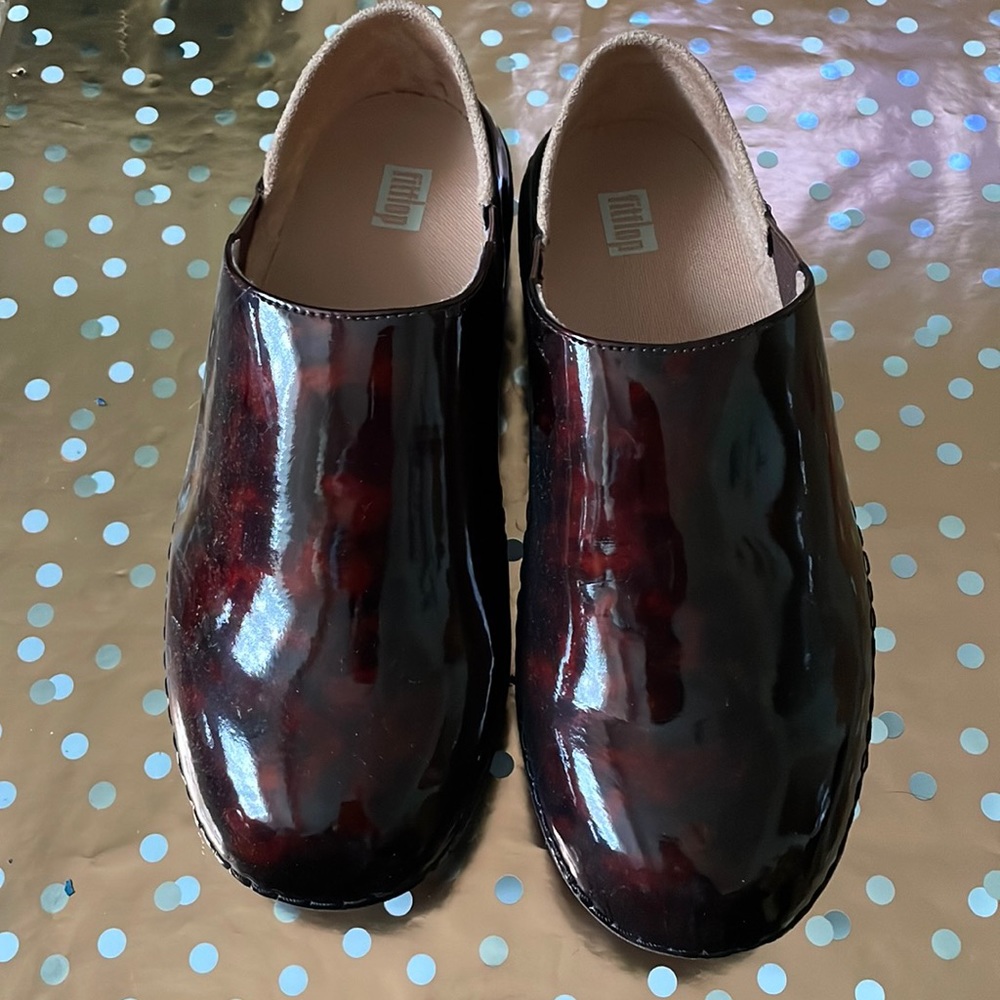 BNIB Fitflop patent leather shoes Sz 8